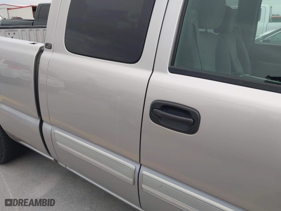 2006 Chevrolet Silverado 1500 LT1 with VIN 2GCEC19V961110690, listed as a IAAI auction lot 41338505 with 262,758 mi miles. Bid and sale history available at carsss.com. Image 14.