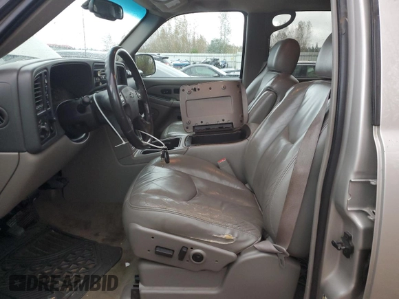2004 Chevrolet Suburban Z71 with VIN 3GNFK16Z84G169384, listed as a Copart auction lot 76400574 with 298,885 mi miles and Clean Title. Bid and sale history available at carsss.com. Image 7.