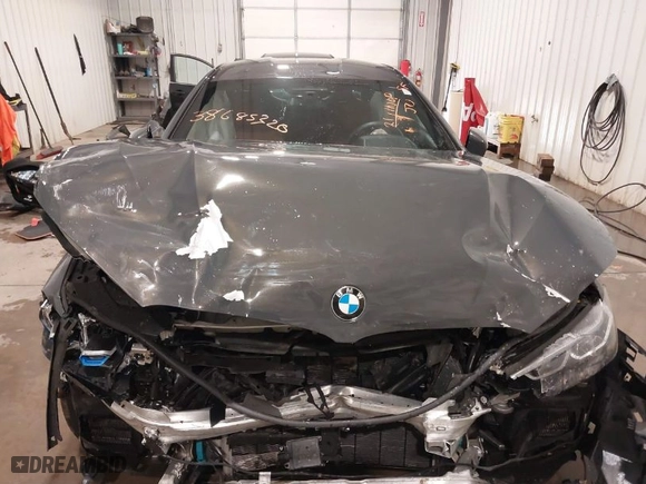 2021 BMW 8 Series M850i with VIN WBAGV8C05MCF22170, listed as a IAAI auction lot 38685320 with 1 mi miles. Bid and sale history available at carsss.com. Image 12.