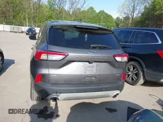 2021 Ford Escape SE z VIN 1FMCU9G66MUA11210, wystawiony jako IAAI lot #42205135 z przebiegiem 35 165 mil mil oraz . Historia ofert i sprzedaży dostępna na DreamBid. Obrazek 16.