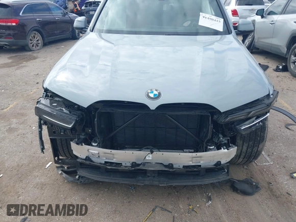 2025 BMW X7 xDrive40i z VIN 5UX23EM01S9W23566, wystawiony jako IAAI lot #41490415 z przebiegiem 8 144 mil mil oraz . Historia ofert i sprzedaży dostępna na DreamBid. Obrazek 12.