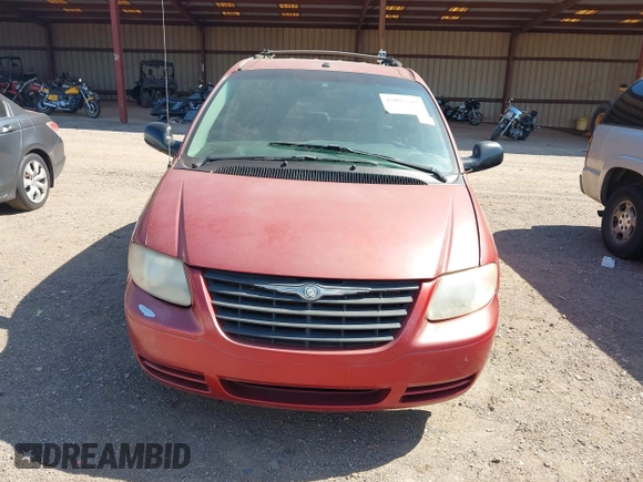 2006 Chrysler Town & Country SWB with VIN 1A4GP45R76B572053, listed as a IAAI auction lot 42015562 with 310,509 mi miles. Bid and sale history available at carsss.com. Image 6.