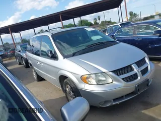 2001 Dodge Caravan Sport with VIN 2B8GP44331R386499, listed as a IAAI auction lot 41842549 with 117,662 mi miles and . Bid and sale history available at carsss.com. Image 1.