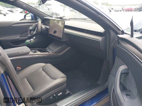 2022 Tesla Model S z VIN 5YJSA1E55NF493604, wystawiony jako IAAI lot #42503731 z przebiegiem 37 961 mil mil oraz . Historia ofert i sprzedaży dostępna na DreamBid. Obrazek 5.