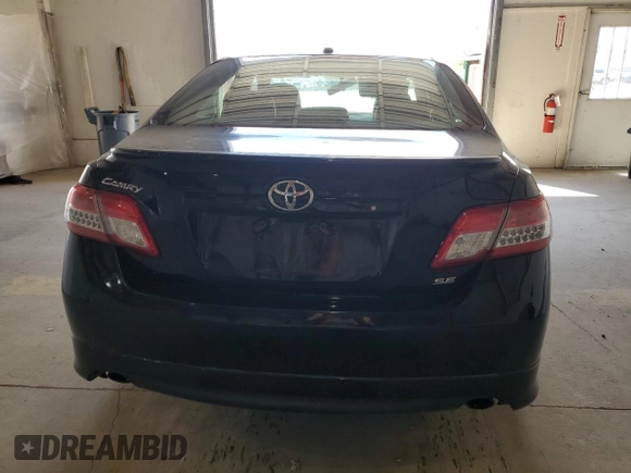 2010 Toyota Camry z VIN 4T1BF3EK7AU531690, wystawiony jako Copart lot #53103605 z przebiegiem 177 835 mil mil oraz Szkoda całkowita • Salvage title. Historia ofert i sprzedaży dostępna na DreamBid. Obrazek 6.