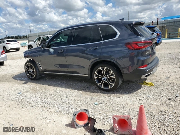 2021 BMW X5 sDrive40i with VIN 5UXCR4C06M9F65541, listed as a Copart auction lot 46525585 with 55,152 mi miles and Salvage Title. Bid and sale history available at carsss.com. Image 2.