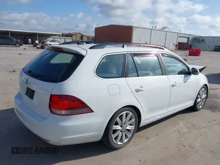2014 Volkswagen Jetta TDI w/Sunroof & Nav with VIN 3VWPL7AJ0EM608544, listed as a IAAI auction lot 42549920 with 185,900 mi miles and . Bid and sale history available at DreamBid. Image 4.