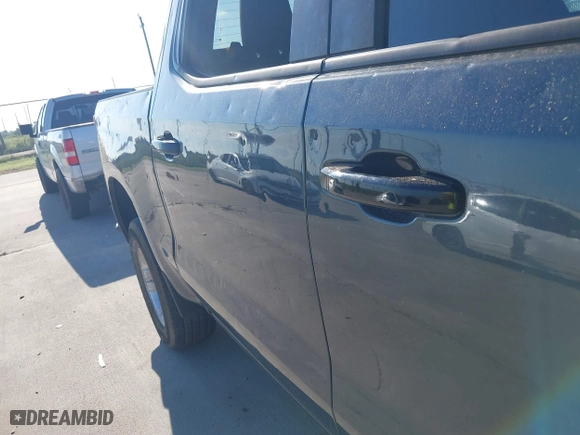 2019 Chevrolet Silverado 1500 LT Trail Boss with VIN 1GCPYFEDXKZ238586, listed as a IAAI auction lot 40383133 with 107,942 mi miles. Bid and sale history available at carsss.com. Image 18.