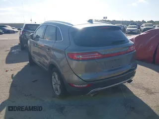 2017 Lincoln MKC Premiere with VIN 5LMCJ1D92HUL71022, listed as a IAAI auction lot 38628790 with 141,930 mi miles. Bid and sale history available at carsss.com. Image 3.