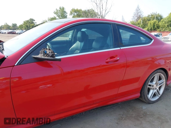 2013 Mercedes-Benz C 250 z VIN WDDGJ4HBXDG075123, wystawiony jako IAAI lot #40342097 z przebiegiem 129 156 mil mil oraz . Historia ofert i sprzedaży dostępna na DreamBid. Obrazek 14.