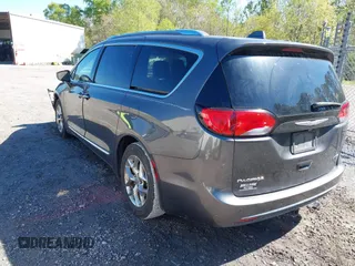 2017 Chrysler Pacifica Limited with VIN 2C4RC1GG1HR512911, listed as a IAAI auction lot 41850887 with 147,403 mi miles and . Bid and sale history available at DreamBid. Image 3.