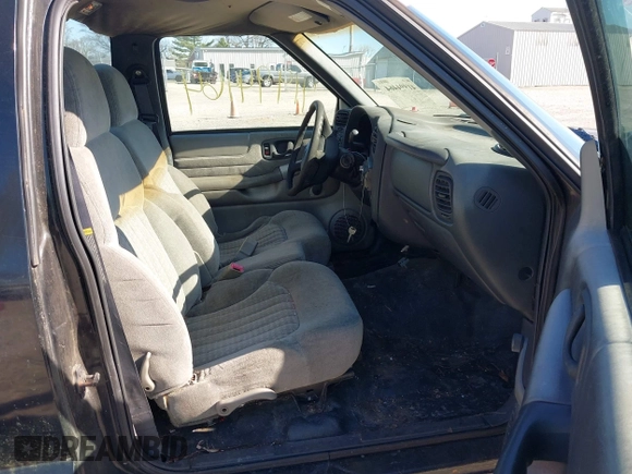 1999 Chevrolet S-10 LS with VIN 1GCCS1444XK153487, listed as a IAAI auction lot 41994464 with 190,403 mi miles and . Bid and sale history available at DreamBid. Image 5.