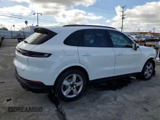 2024 Porsche Cayenne z VIN WP1AA2AY5RDA12912, wystawiony jako Copart lot #44555195 z przebiegiem 7 587 mil mil oraz Szkoda całkowita • Salvage title. Historia ofert i sprzedaży dostępna na DreamBid. Obrazek 3.