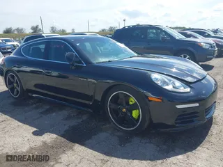 2016 Porsche Panamera S Hybrid with VIN WP0AD2A75GL041135, listed as a IAAI auction lot 40540222 with 999,999 mi miles. Bid and sale history available at carsss.com. Image 1.
