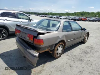 1992 Honda Accord z VIN 1HGCB7277NA019206, wystawiony jako Copart lot #54077035 z przebiegiem 227 766 mil mil oraz Szkoda całkowita • Salvage title. Historia ofert i sprzedaży dostępna na DreamBid. Obrazek 3.