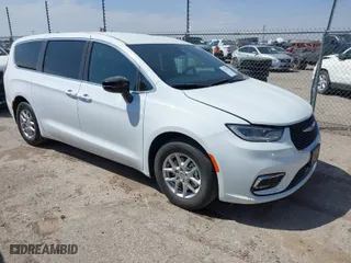 2025 Chrysler Pacifica Select with VIN 2C4RC1BG6SR540802, listed as a IAAI auction lot 41874728 with 2,352 mi miles. Bid and sale history available at carsss.com. Image 1.