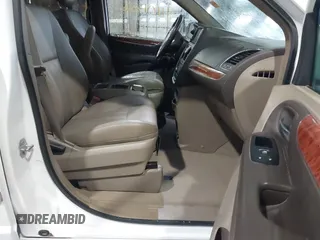 2015 Chrysler Town & Country Touring with VIN 2C4RC1BG0FR628721, listed as a IAAI auction lot 41101486 with 125,942 mi miles. Bid and sale history available at carsss.com. Image 5.