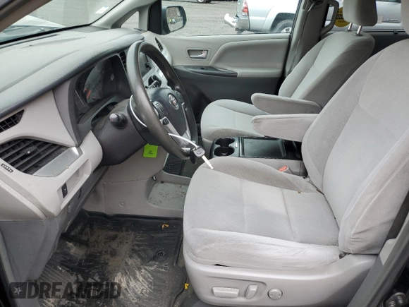 2017 Toyota Sienna LE Auto Access Seat с VIN 5TDKZ3DC5HS839932, выставлен на аукционе Copart как лот 53043735 с пробегом 240 630 миль миль и Чистый • Clean title. История ставок и продаж доступна на DreamBid. Изображение 7.