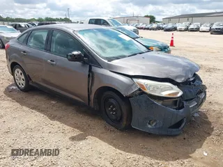 2012 Ford Focus SE с VIN 1FAHP3F21CL199240, выставлен на аукционе IAAI как лот 42409719 с пробегом 137 684 миль миль и . История ставок и продаж доступна на DreamBid. Изображение 1.