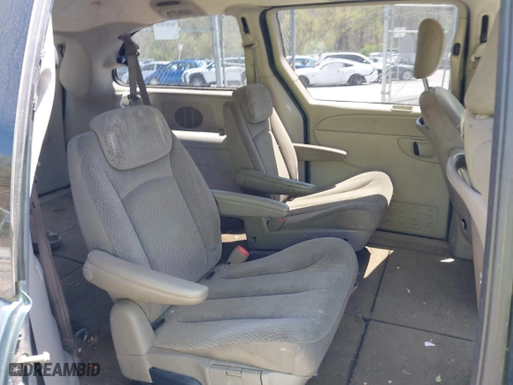 2005 Dodge Caravan SXT with VIN 2D4GP44L95R324232, listed as a IAAI auction lot 42056320 with 200,459 mi miles. Bid and sale history available at carsss.com. Image 8.