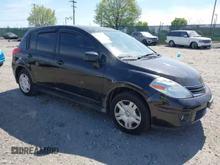 2011 Nissan Versa 1.8 S with VIN 3N1BC1CP8BL420418, listed as a IAAI auction lot 42098675 with 220,110 mi miles. Bid and sale history available at carsss.com. Image 1.