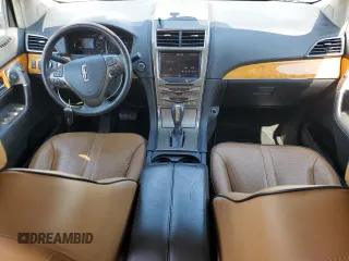 2011 Lincoln MKX z VIN 2LMDJ8JKXBBJ32276, wystawiony jako Copart lot #55921665 z przebiegiem 138 227 mil mil oraz Szkoda całkowita • Salvage title. Historia ofert i sprzedaży dostępna na DreamBid. Obrazek 8.