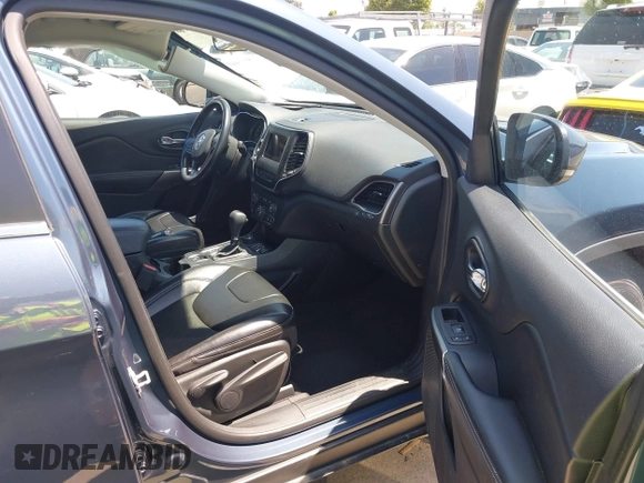 2020 Jeep Cherokee Latitude Plus z VIN 1C4PJMLB2LD616974, wystawiony jako IAAI lot #42164598 z przebiegiem 52 361 mil mil oraz . Historia ofert i sprzedaży dostępna na DreamBid. Obrazek 5.