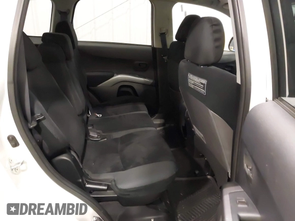 2007 Mitsubishi Outlander XLS with VIN JA4MT41X37Z018004, listed as a IAAI auction lot 41689580 with 144,021 mi miles. Bid and sale history available at carsss.com. Image 8.