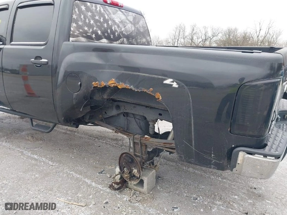 2010 Chevrolet Silverado 1500 LT with VIN 3GCRKSE34AG167328, listed as a IAAI auction lot 41371437 with 101,977 mi miles. Bid and sale history available at carsss.com. Image 6.