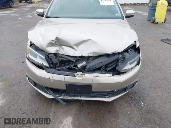 2014 Volkswagen Jetta TDI w/Premium/Nav with VIN 3VWLL7AJ9EM226026, listed as a IAAI auction lot 42219871 with 100,386 mi miles and . Bid and sale history available at DreamBid. Image 6.