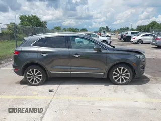 2019 Lincoln MKC Reserve z VIN 5LMCJ3C99KUL03532, wystawiony jako IAAI lot #42595874 z przebiegiem 80 875 mil mil oraz . Historia ofert i sprzedaży dostępna na DreamBid. Obrazek 13.