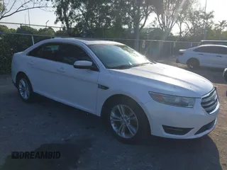 2013 Ford Taurus SEL z VIN 1FAHP2E88DG214441, wystawiony jako IAAI lot #42232859 z przebiegiem 122 388 mil mil oraz . Historia ofert i sprzedaży dostępna na DreamBid. Obrazek 1.