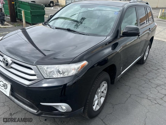 2011 Toyota Highlander with VIN 5TDZK3EH9BS035430, listed as a Copart auction lot 49536445 with 107,345 mi miles and Clean Title. Bid and sale history available at carsss.com. Image 2.