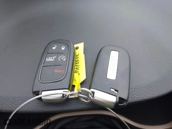 2014 Jeep Cherokee Latitude z VIN 1C4PJMCS4EW127709, wystawiony jako IAAI lot #42002110 z przebiegiem 51 574 mil mil oraz . Historia ofert i sprzedaży dostępna na DreamBid. Obrazek 11.