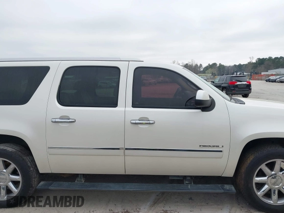 2010 GMC Yukon XL Denali with VIN 1GKUKMEFXAR218674, listed as a IAAI auction lot 41689848 with 1 mi miles. Bid and sale history available at carsss.com. Image 13.