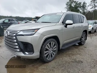 2023 Lexus LX 600 Luxury z VIN JTJGB7CX9P4037333, wystawiony jako Copart lot #38192374 z przebiegiem 1 723 mil mil oraz . Historia ofert i sprzedaży dostępna na DreamBid. Obrazek 1.