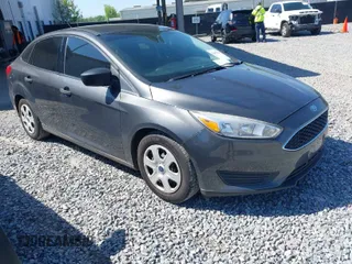 2017 Ford Focus S z VIN 1FADP3E27HL322157, wystawiony jako IAAI lot #41993226 z przebiegiem 96 976 mil mil oraz . Historia ofert i sprzedaży dostępna na DreamBid. Obrazek 1.