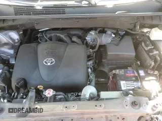 2018 Toyota Highlander LE with VIN 5TDBZRFH3JS802878, listed as a Copart auction lot 67976545 with 107,676 mi miles and Salvage title. Bid and sale history available at DreamBid. Image 13.