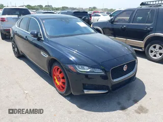 2016 Jaguar XF 35t Premium z VIN SAJBD4BV2GCY07904, wystawiony jako IAAI lot #42252672 z przebiegiem 106 383 mil mil oraz . Historia ofert i sprzedaży dostępna na DreamBid. Obrazek 1.