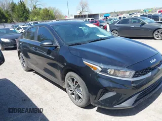 2022 Kia Forte LXS z VIN 3KPF24AD6NE469430, wystawiony jako IAAI lot #41969366 z przebiegiem 100 526 mil mil oraz . Historia ofert i sprzedaży dostępna na DreamBid. Obrazek 1.
