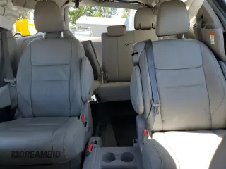 2018 Toyota Sienna XLE Auto Access Seat с VIN 5TDYZ3DC7JS915179, выставлен на аукционе Copart как лот 58565195 с пробегом Не указан миль и Списание • Salvage title. История ставок и продаж доступна на DreamBid. Изображение 10.