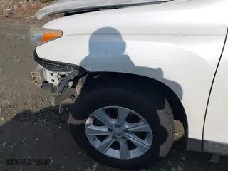 2013 Toyota Highlander with VIN 5TDZK3EH6DS127887, listed as a IAAI auction lot 40918744 with 200,755 mi miles. Bid and sale history available at carsss.com. Image 20.