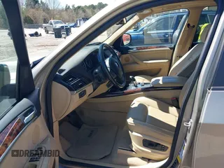 2011 BMW X5 35i z VIN 5UXZV4C57BL415565, wystawiony jako IAAI lot #41864490 z przebiegiem 176 458 mil mil oraz . Historia ofert i sprzedaży dostępna na DreamBid. Obrazek 5.
