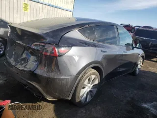2024 Tesla Model Y Long Range with VIN 7SAYGDEE2RA252101, listed as a Copart auction lot 49514675 with 19,399 mi miles and Salvage Title. Bid and sale history available at DreamBid. Image 3.