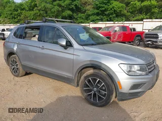 2021 Volkswagen Tiguan SE z VIN 3VV2B7AX3MM139910, wystawiony jako IAAI lot #42065678 z przebiegiem 71 102 mil mil oraz . Historia ofert i sprzedaży dostępna na DreamBid. Obrazek 1.