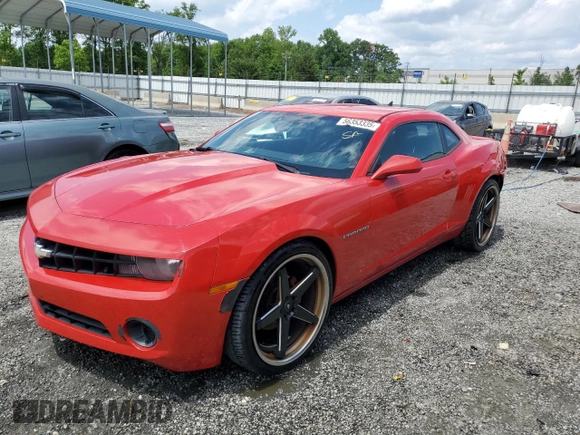 2013 Chevrolet Camaro LS с VIN 2G1FA1E39D9158986, выставлен на аукционе Copart как лот 56353335 с пробегом 147 948 миль миль и Списание • Salvage title. История ставок и продаж доступна на DreamBid. Изображение 1.