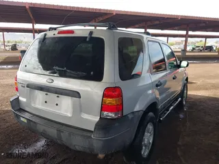 2004 Ford Escape XLT with VIN 1FMYU03104KA40905, listed as a IAAI auction lot 41874929 with 241,187 mi miles. Bid and sale history available at carsss.com. Image 4.