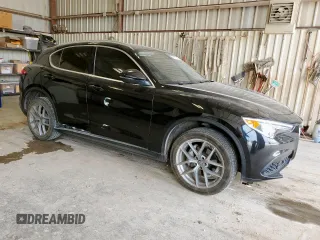 2018 Alfa Romeo Stelvio z VIN ZASFAKAN0J7B84837, wystawiony jako Copart lot #57111145 z przebiegiem 80 927 mil mil oraz Czysty tytuł • Clean title. Historia ofert i sprzedaży dostępna na DreamBid. Obrazek 4.