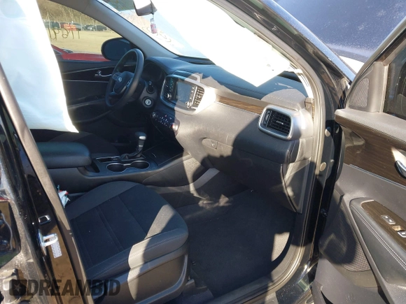 2020 Kia Sorento LX with VIN 5XYPG4A31LG688390, listed as a IAAI auction lot 41584820 with 116,916 mi miles. Bid and sale history available at carsss.com. Image 5.