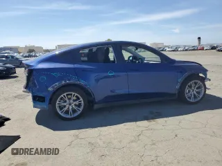 2024 Tesla Model Y Long Range z VIN 7SAYGAEE3RF034699, wystawiony jako Copart lot #54523815 z przebiegiem 9 764 mil mil oraz Szkoda całkowita • Salvage title. Historia ofert i sprzedaży dostępna na DreamBid. Obrazek 3.